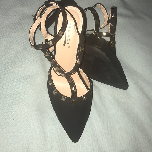 Black heels - Picture 3 of 3